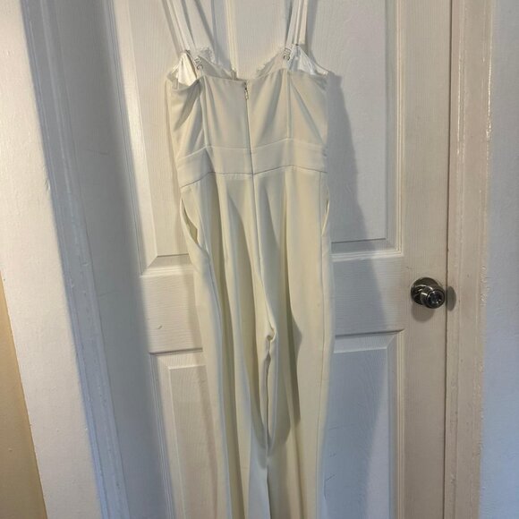 The Perfect most Glamorous White Jumpsuit! Elegant with a seamless fit! - Picture 4 of 8
